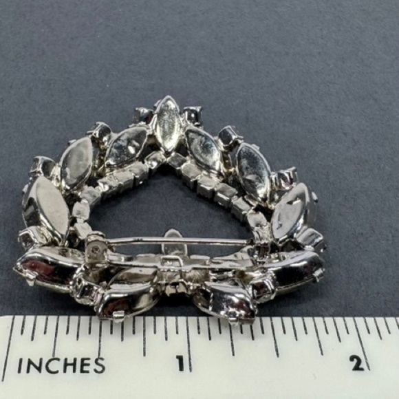 Vintage Juliana style clear crystals silvertone metal heart pin / brooch - Picture 6 of 7